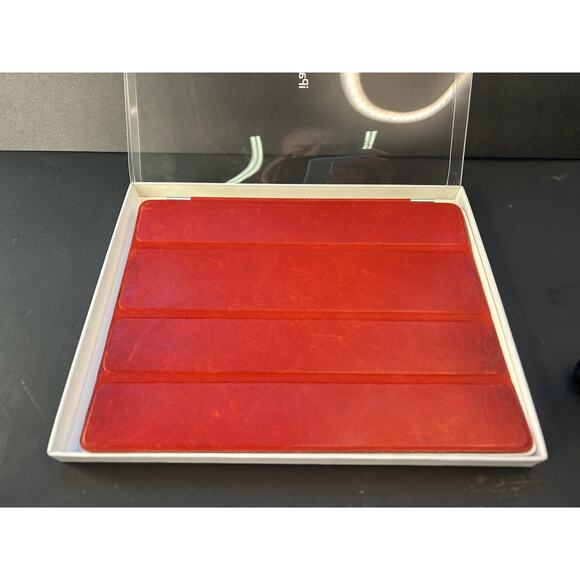 Apple Smart Cover for iPad 2 5th Generation - (PRODUCT)RED - Picture 2 of 6